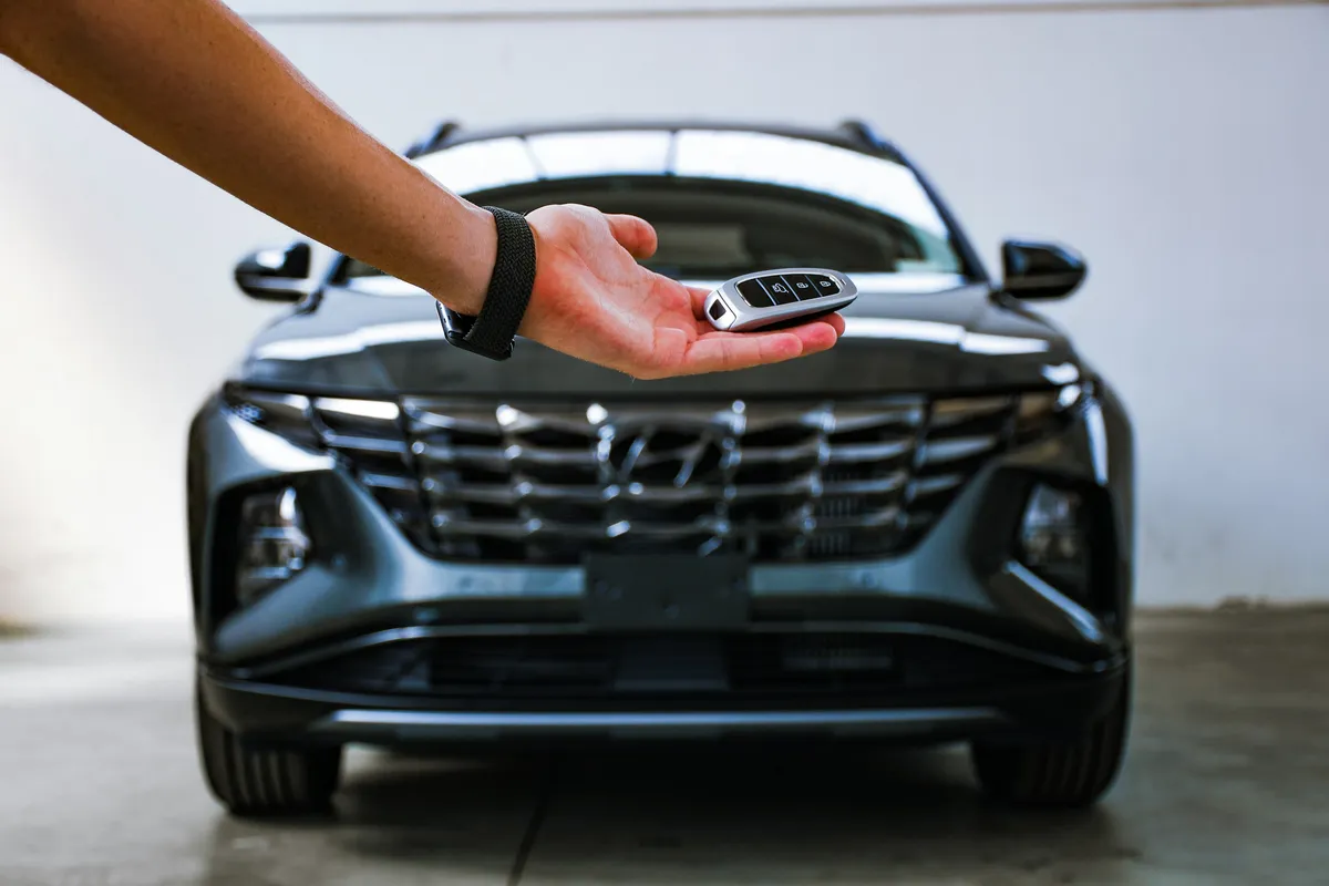 Kfz-Service-Beratung in moderner Umgebung